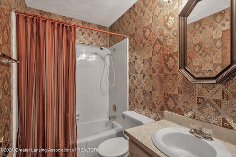 2205 Piney Point Dr, Lansing, MI 48917 photo 21