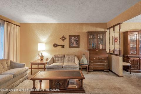 2205 Piney Point Dr, Lansing, MI 48917 photo 3