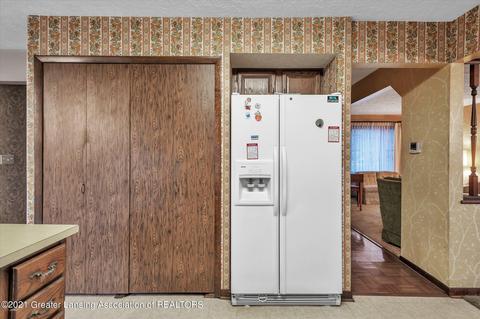 2205 Piney Point Dr, Lansing, MI 48917 photo 11