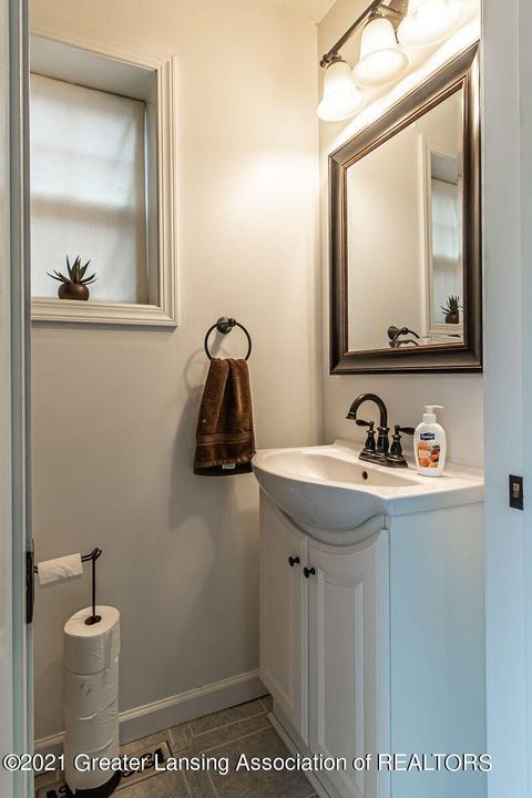 302 E Clark St, Saint Johns, MI 48879 photo 10