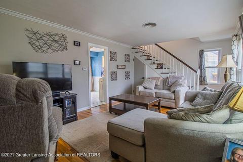 302 E Clark St, Saint Johns, MI 48879 photo 2