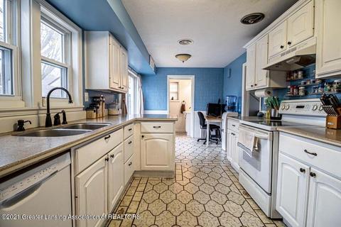 302 E Clark St, Saint Johns, MI 48879 photo 6