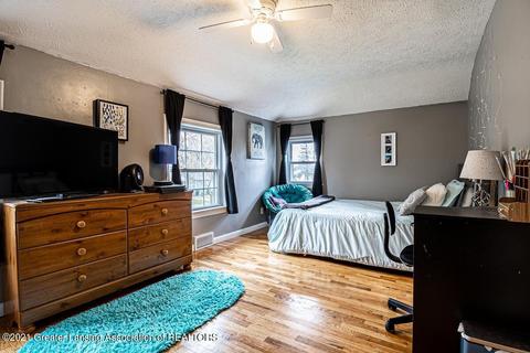 302 E Clark St, Saint Johns, MI 48879 photo 17