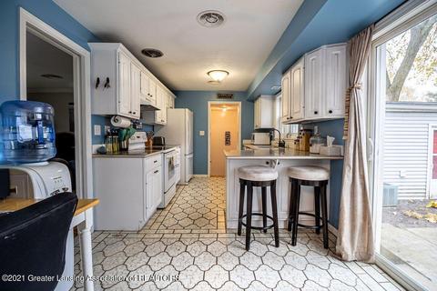 302 E Clark St, Saint Johns, MI 48879 photo 5