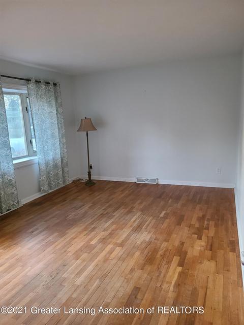 548 Cosmopolitan, Marshall, MI 49068 photo 6