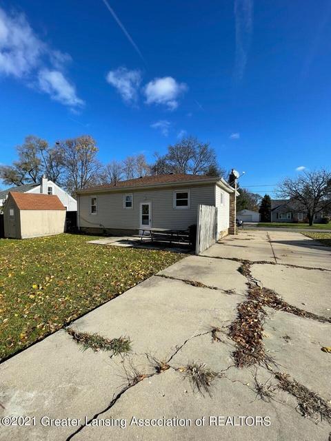 1007 Maycroft Rd, Lansing, MI 48917 photo 7
