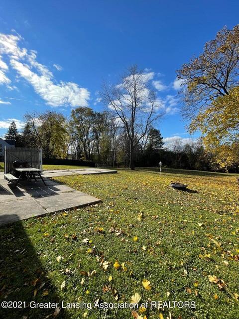 1007 Maycroft Rd, Lansing, MI 48917 photo 9