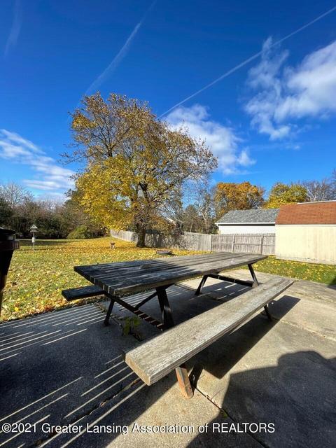 1007 Maycroft Rd, Lansing, MI 48917 photo 8