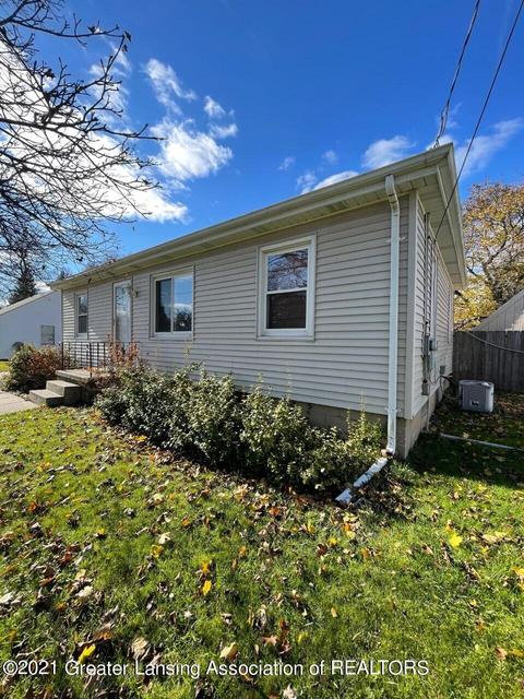 1007 Maycroft Rd, Lansing, MI 48917 photo 3