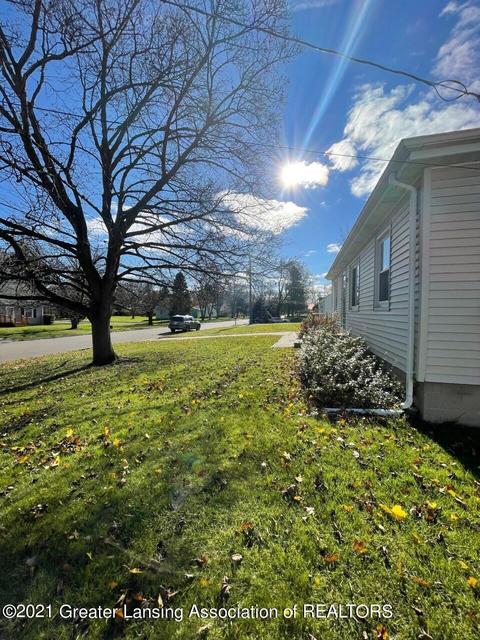 1007 Maycroft Rd, Lansing, MI 48917 photo 4