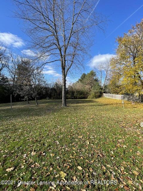 1007 Maycroft Rd, Lansing, MI 48917 photo 12
