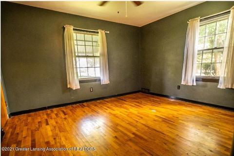 619 Everett Dr, Lansing, MI 48915 photo 7
