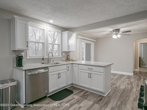 442 E Washington St, Dimondale, MI 48821 photo 8