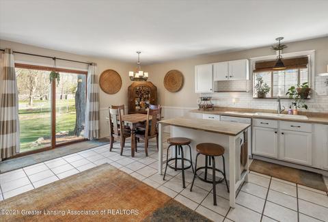 331 Steele St, Mason, MI 48854 photo 4