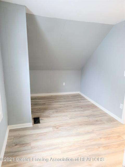 1008 E North St, Lansing, MI 48906 photo 12