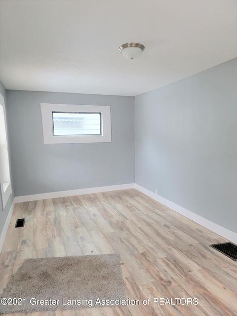1008 E North St, Lansing, MI 48906 photo 7