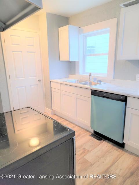 1008 E North St, Lansing, MI 48906 photo 2