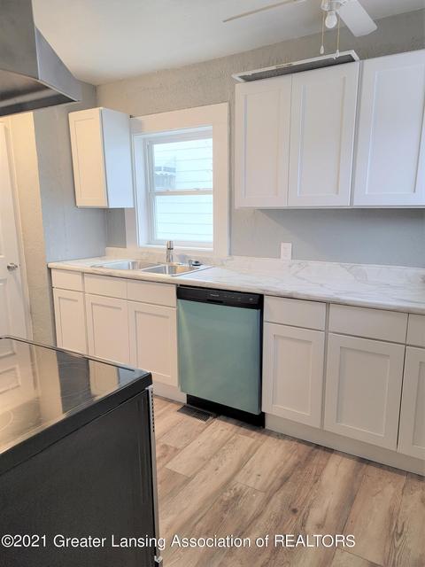 1008 E North St, Lansing, MI 48906 photo 3