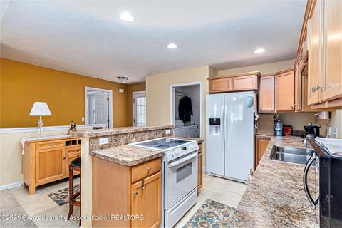 902 Randy Ln, Saint Johns, MI 48879 photo 4