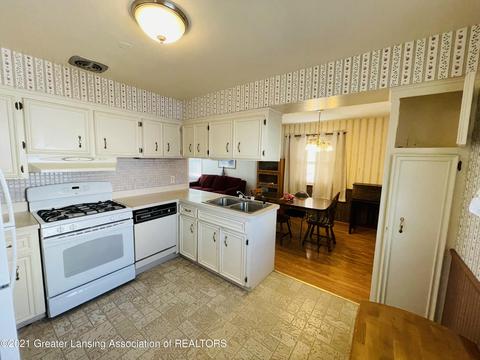 4420 Devonshire Ave, Lansing, MI 48910 photo 12