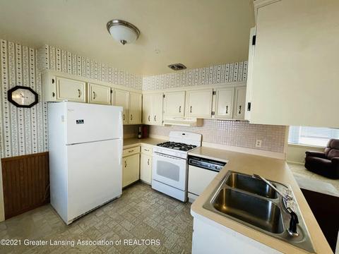 4420 Devonshire Ave, Lansing, MI 48910 photo 10