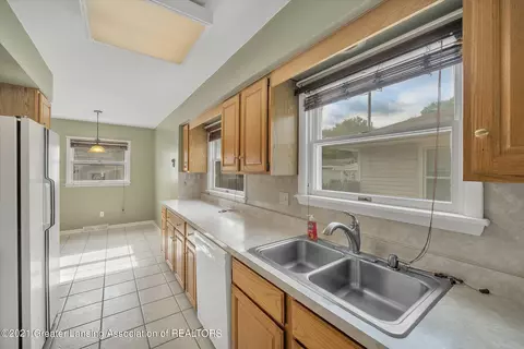 417 Rosadell Ave, Lansing, MI 48910 photo 8