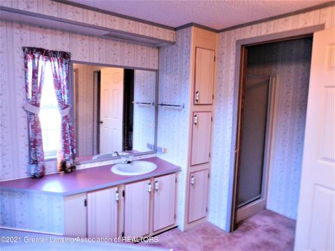 13998 Center Rd, Bath, MI 48808 photo 17