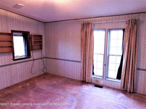 13998 Center Rd, Bath, MI 48808 photo 15