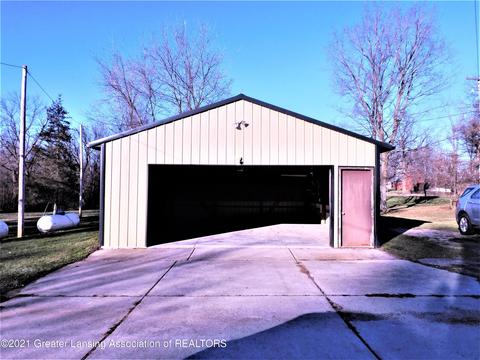 13998 Center Rd, Bath, MI 48808 photo 4