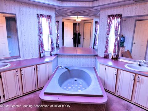13998 Center Rd, Bath, MI 48808 photo 18