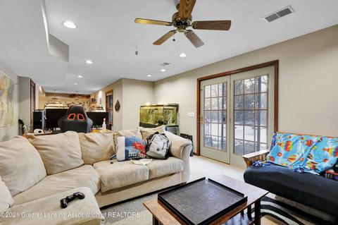 3363 Silverspring Dr, Dewitt, MI 48820 photo 2