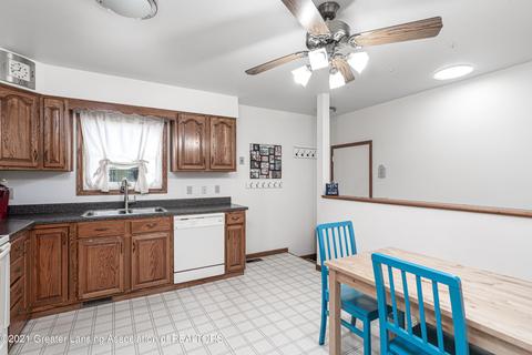 1633 Wanstead, Holt, MI 48842 photo 5