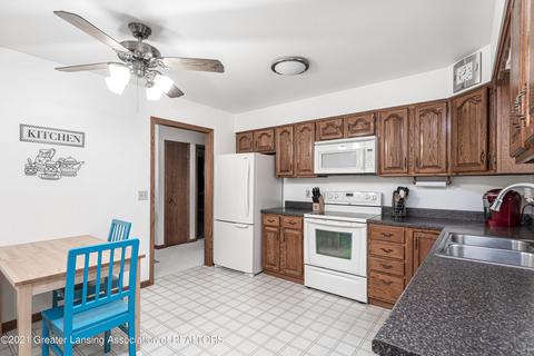 1633 Wanstead, Holt, MI 48842 photo 6