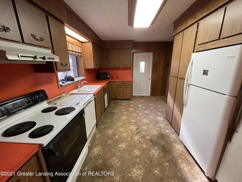 15053 Nichols Rd, Bath, MI 48808 photo 7