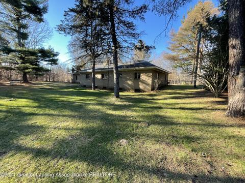 15053 Nichols Rd, Bath, MI 48808 photo 2