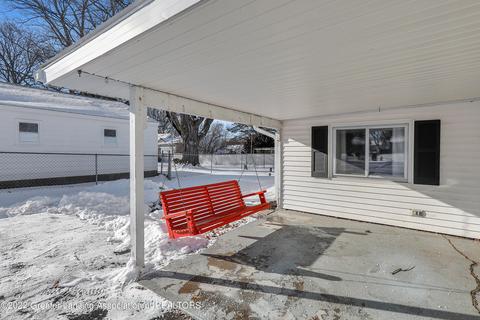 315 N Hickory, Dewitt, MI 48820 photo 3
