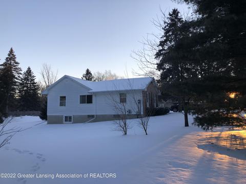 13764 Hamersley Dr, Bath, MI 48808 photo 3