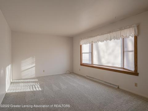 809 E Webb Dr, Dewitt, MI 48820 photo 2