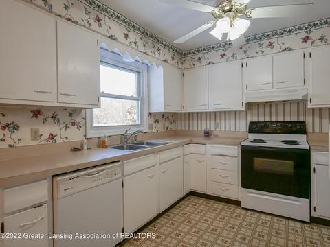 809 E Webb Dr, Dewitt, MI 48820 photo 6