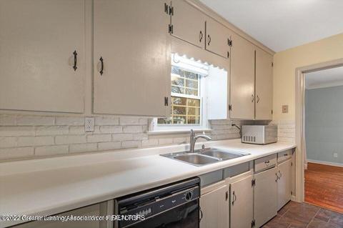 1112 Pershing Dr, Lansing, MI 48910 photo 13