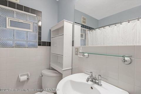 1112 Pershing Dr, Lansing, MI 48910 photo 17