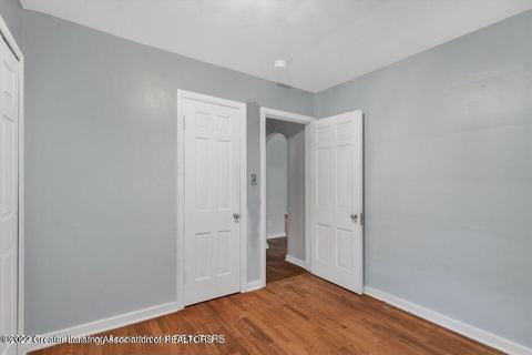 1112 Pershing Dr, Lansing, MI 48910 photo 9