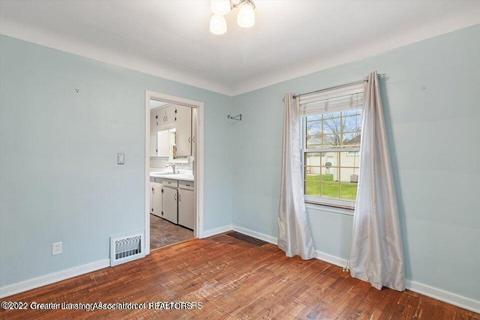 1112 Pershing Dr, Lansing, MI 48910 photo 7