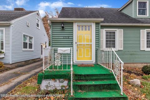 1112 Pershing Dr, Lansing, MI 48910 photo 2