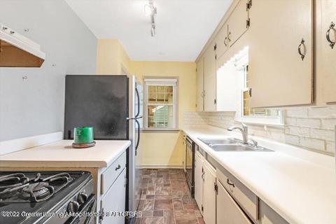1112 Pershing Dr, Lansing, MI 48910 photo 11