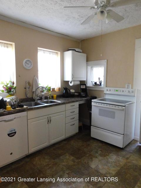 13610 Main St, Bath, MI 48808 photo 11