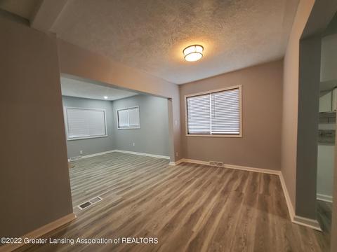 522 Dunlap St, Lansing, MI 48910 photo 4
