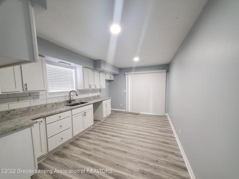 522 Dunlap St, Lansing, MI 48910 photo 5