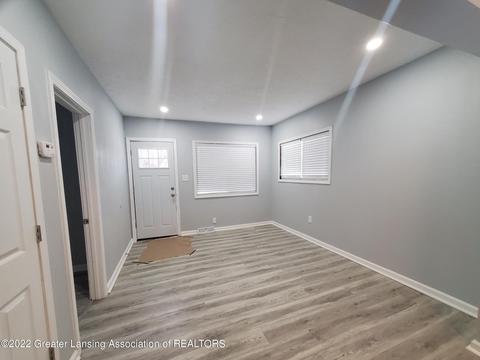 522 Dunlap St, Lansing, MI 48910 photo 2