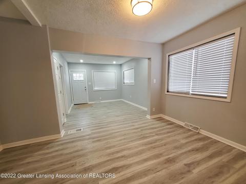522 Dunlap St, Lansing, MI 48910 photo 3